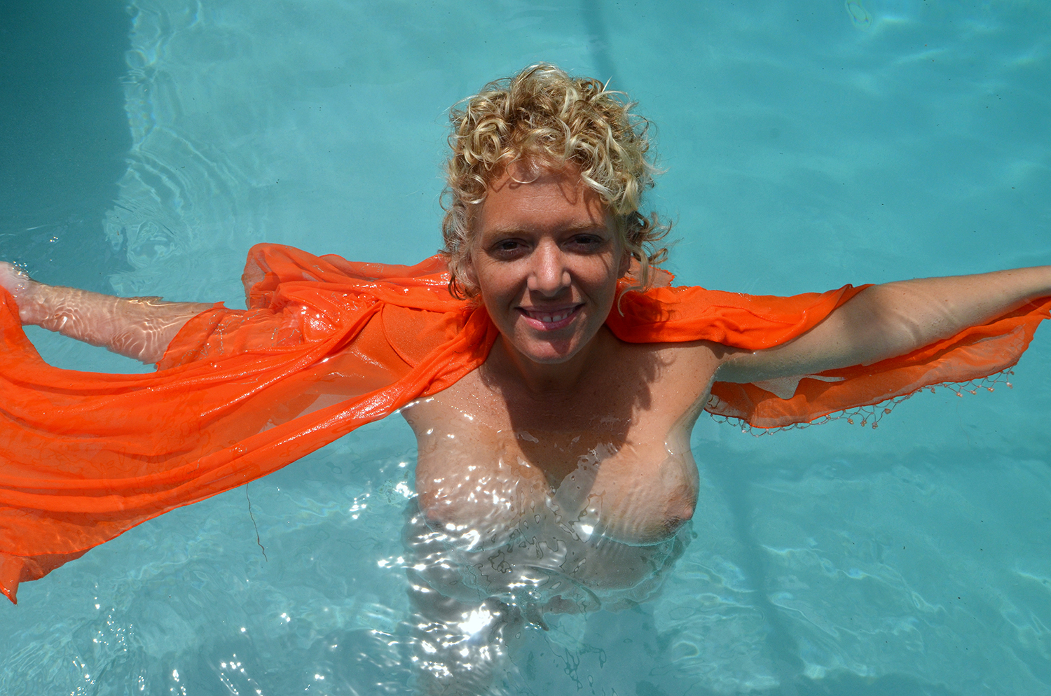 Carol nuda in vasca